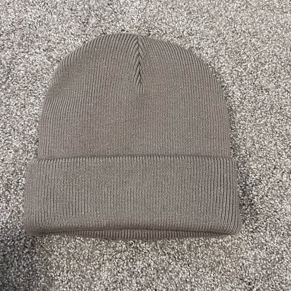 NWT Alo Everyday Beanie - Gravel - Picture 5 of 7